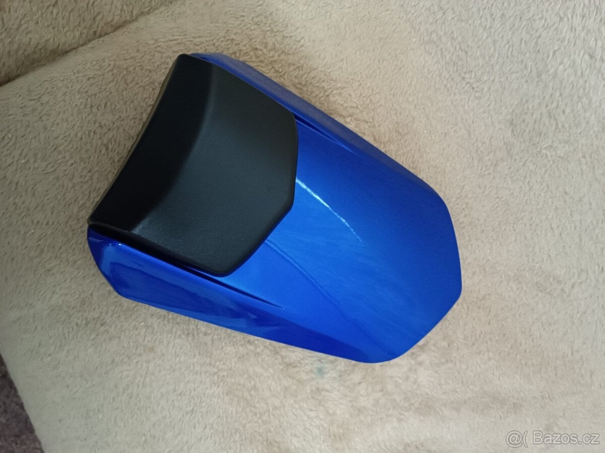 Prodám Zadní kryt zadního sedadla na Yamahu R1 04-06