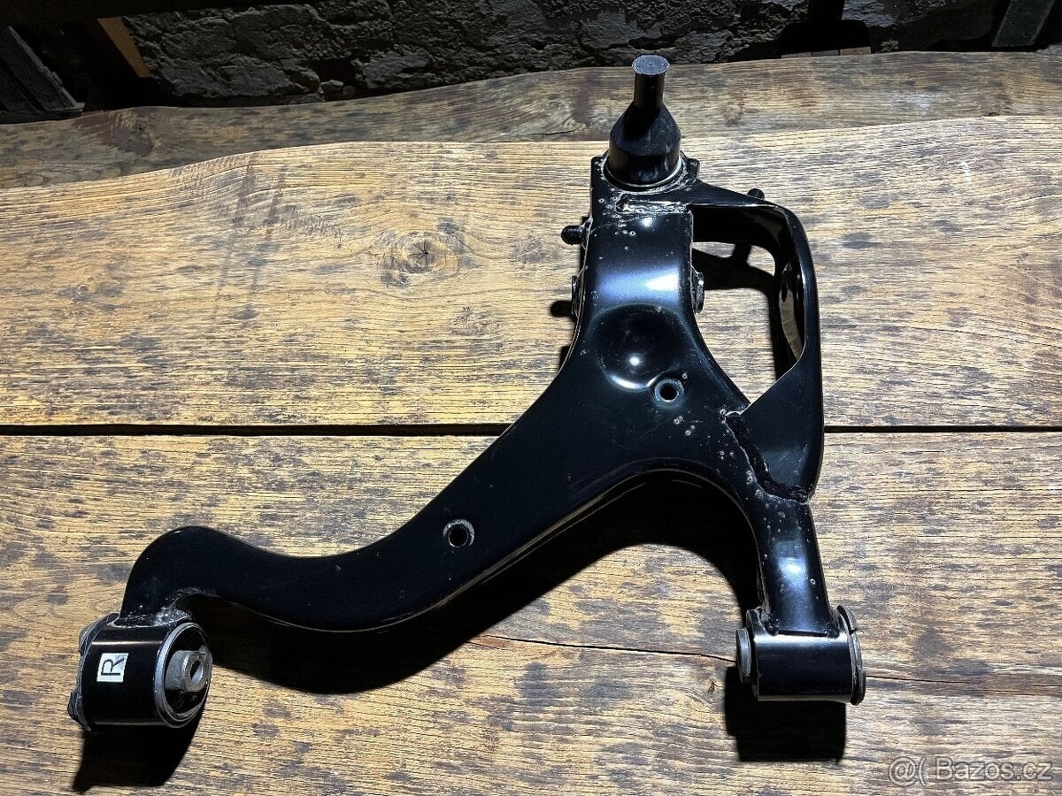 přední pravé rameno Land Rover Discovery 3