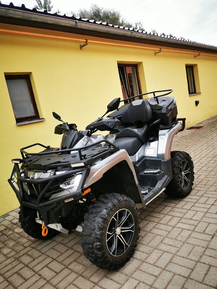 Cf moto x850 v super stavu. Nízký Nájezd