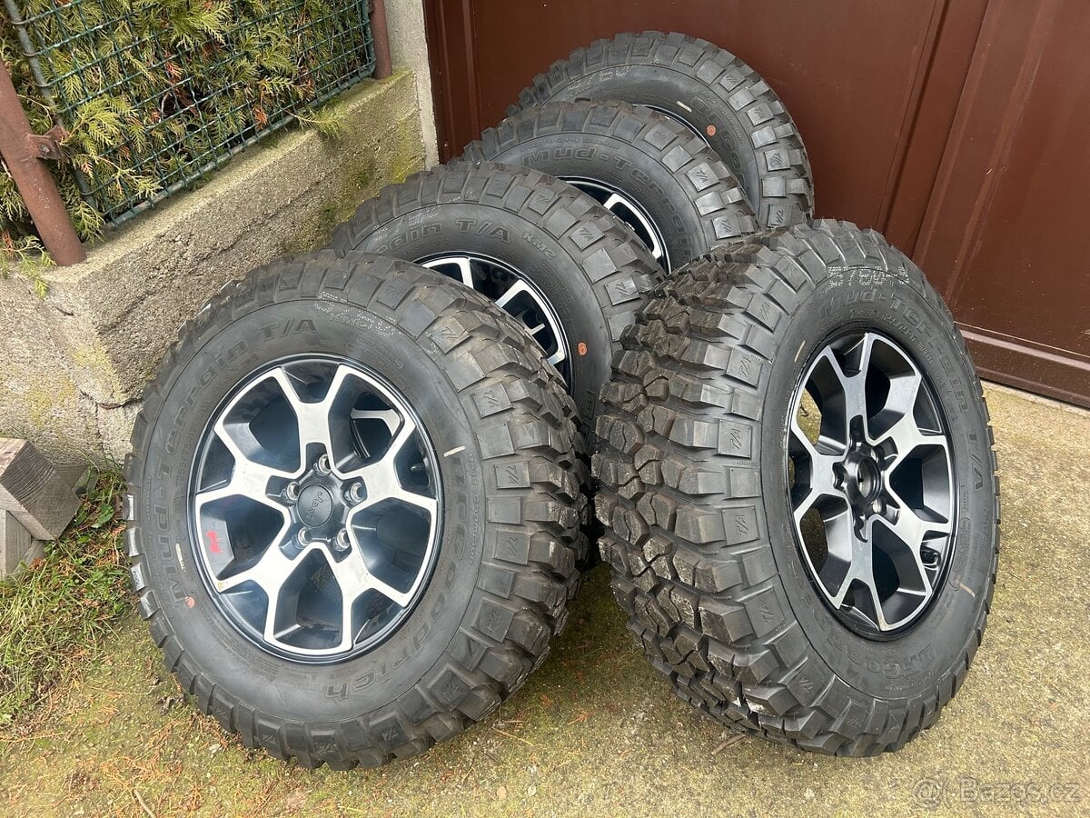 Jeep Wrangler sada alu kol r17 originální s pneu BF