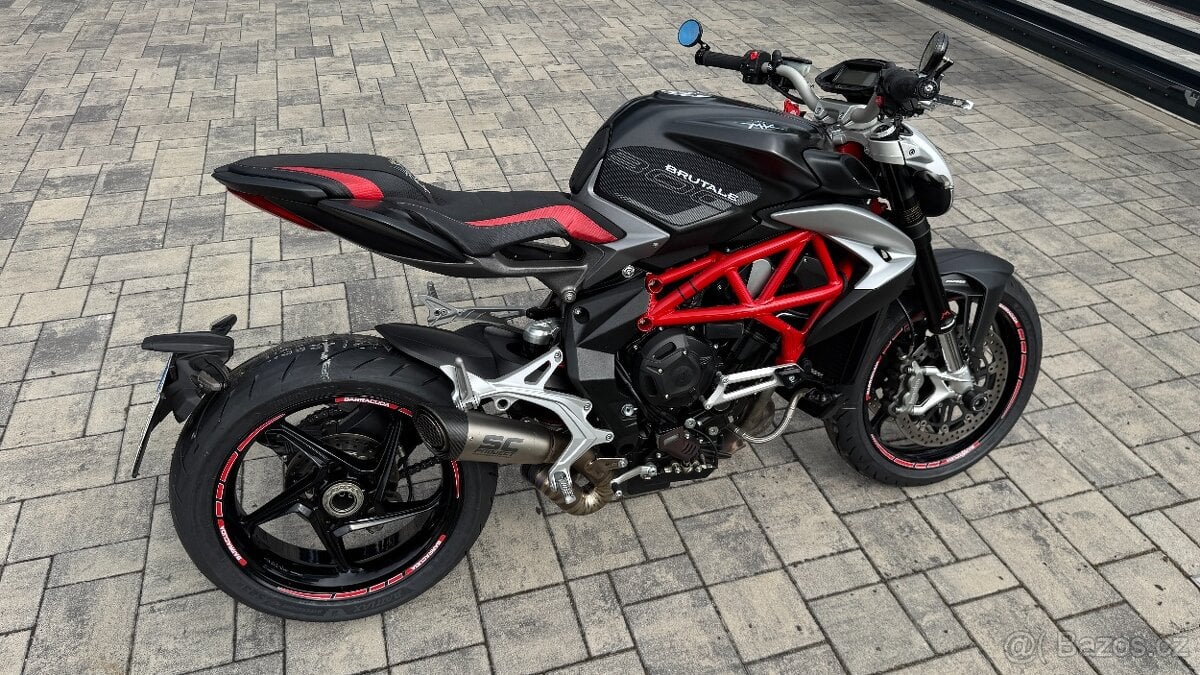 MV Agusta Brutale 800,nové pneu,mnoho doplňků,TOP STAV,ČR