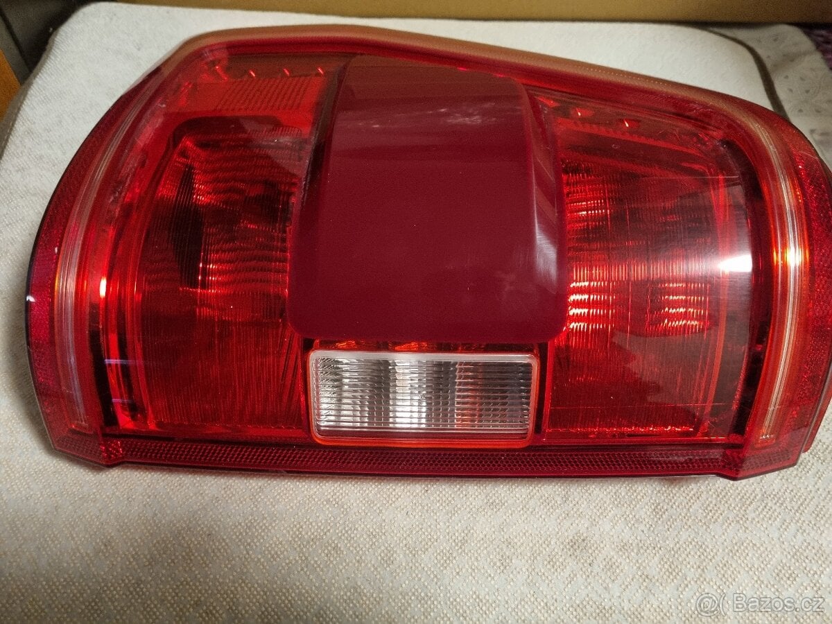 F 150. F1550. Zadni svetlo. ML34 13B504 BT,