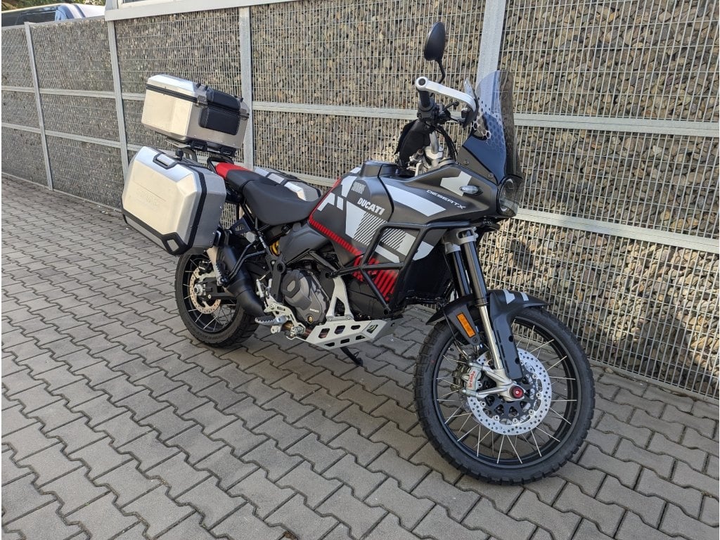 Ducati DesertX s cestovní výbavou sleva 150.000