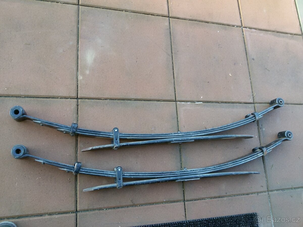 Nissan Navara  D22 : Listová pera