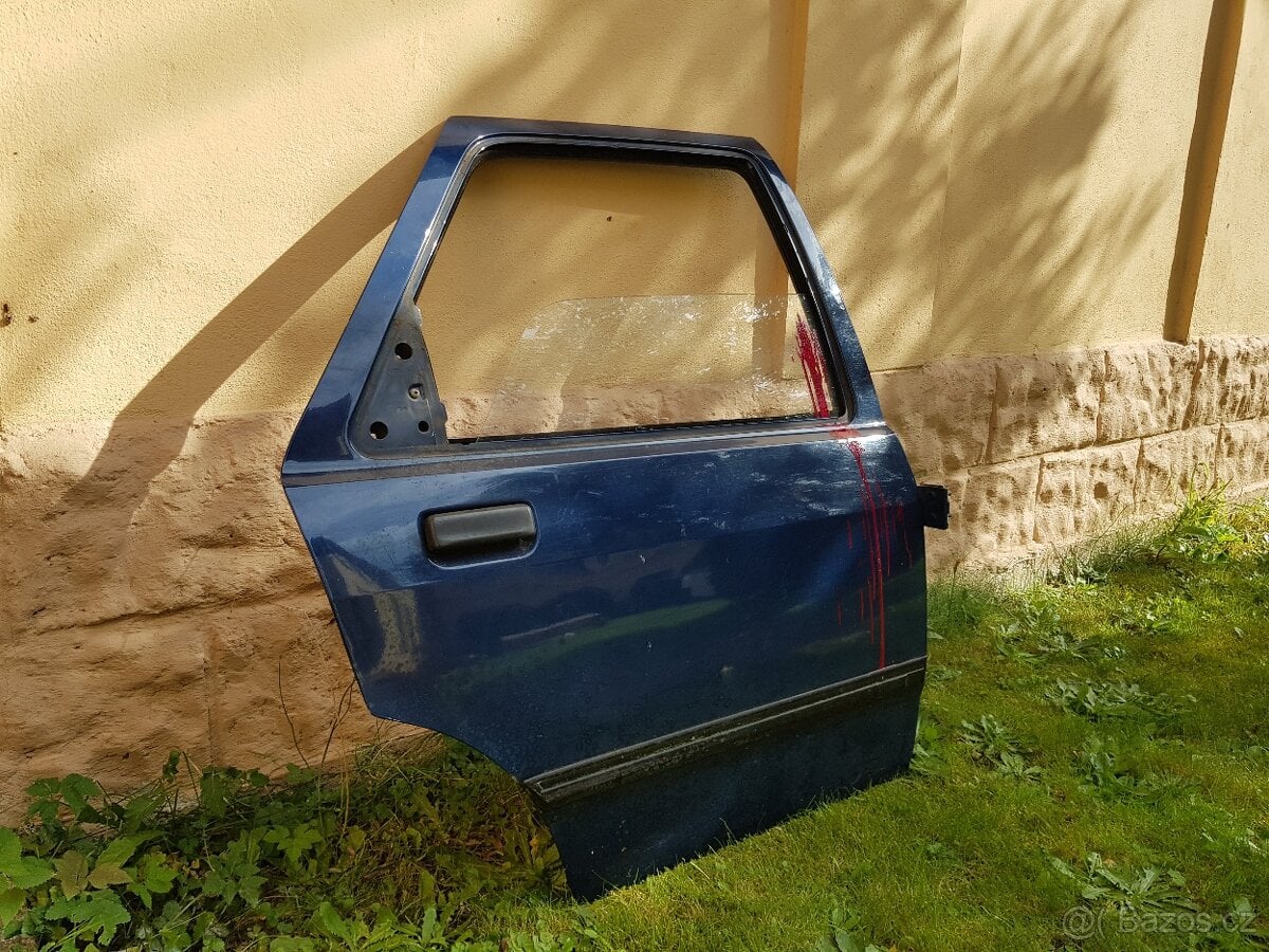Pravé zadní dveře Ford Sierra mkII