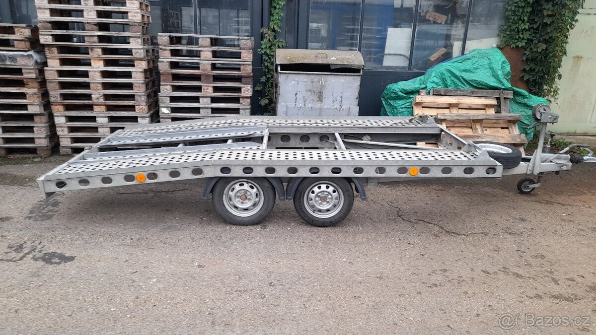 nákladní přívěs pro přepravu vozidel