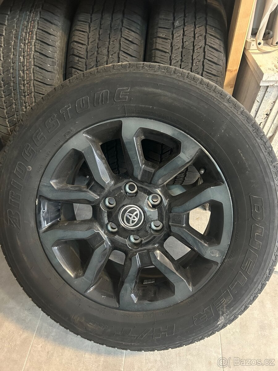 Disky s pneu Toyota Hilux R18