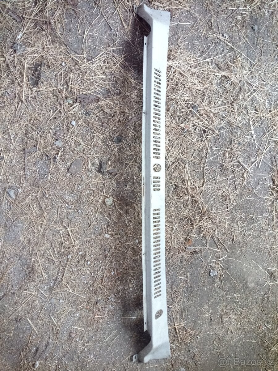 mřížka pod stěrače Nissan Patrol 160