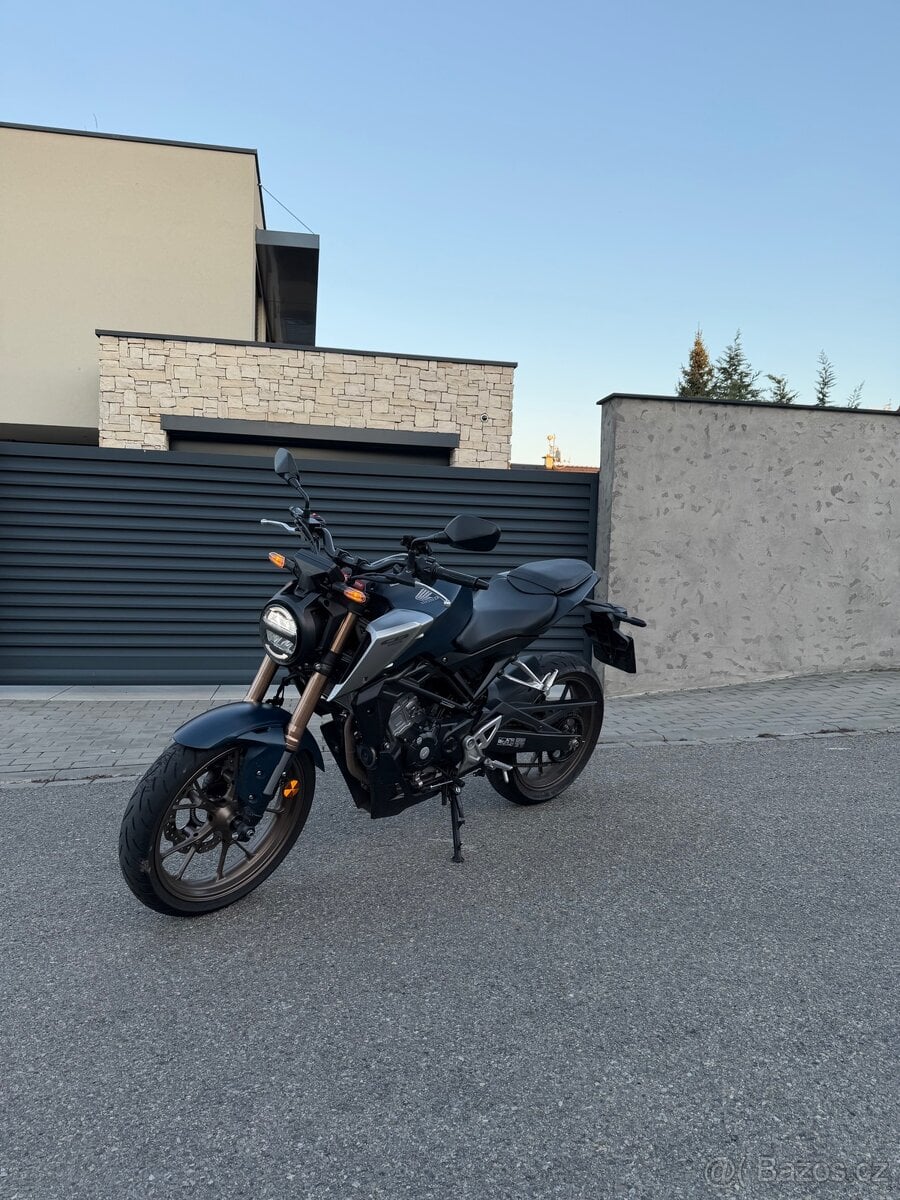 Honda CB125R – 2021, MIVV výfuk, top stav