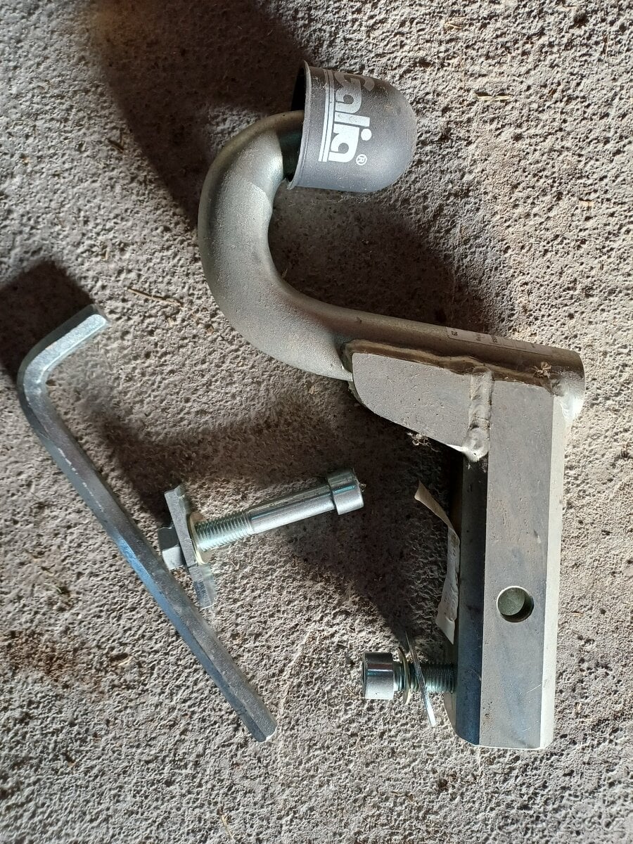 Tažné ( koule) na Hummer a escalade