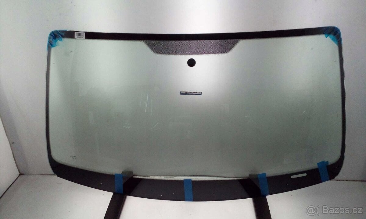VW Amarok čelní sklo