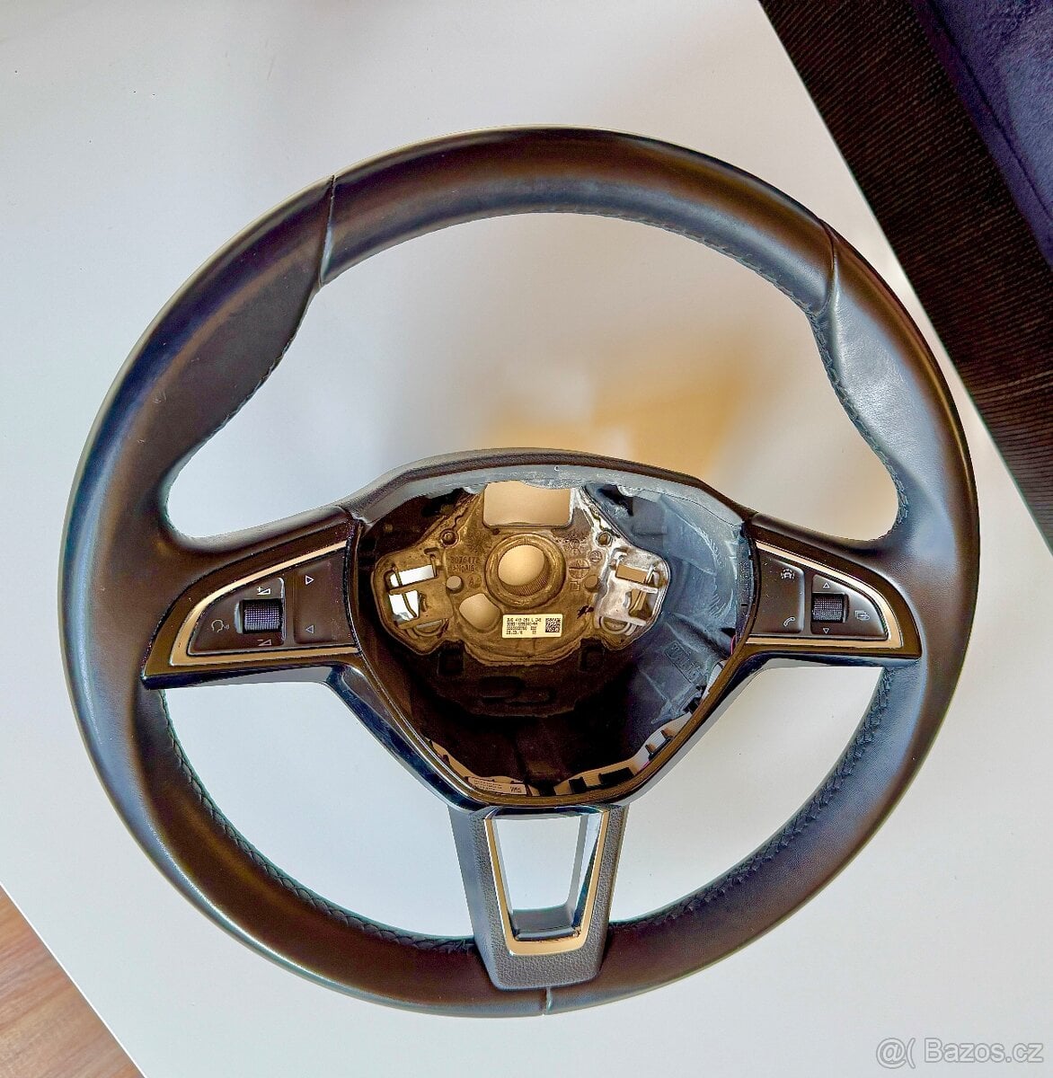 Top stav Kožený tříramenný multifunkční volant, airbag - Su