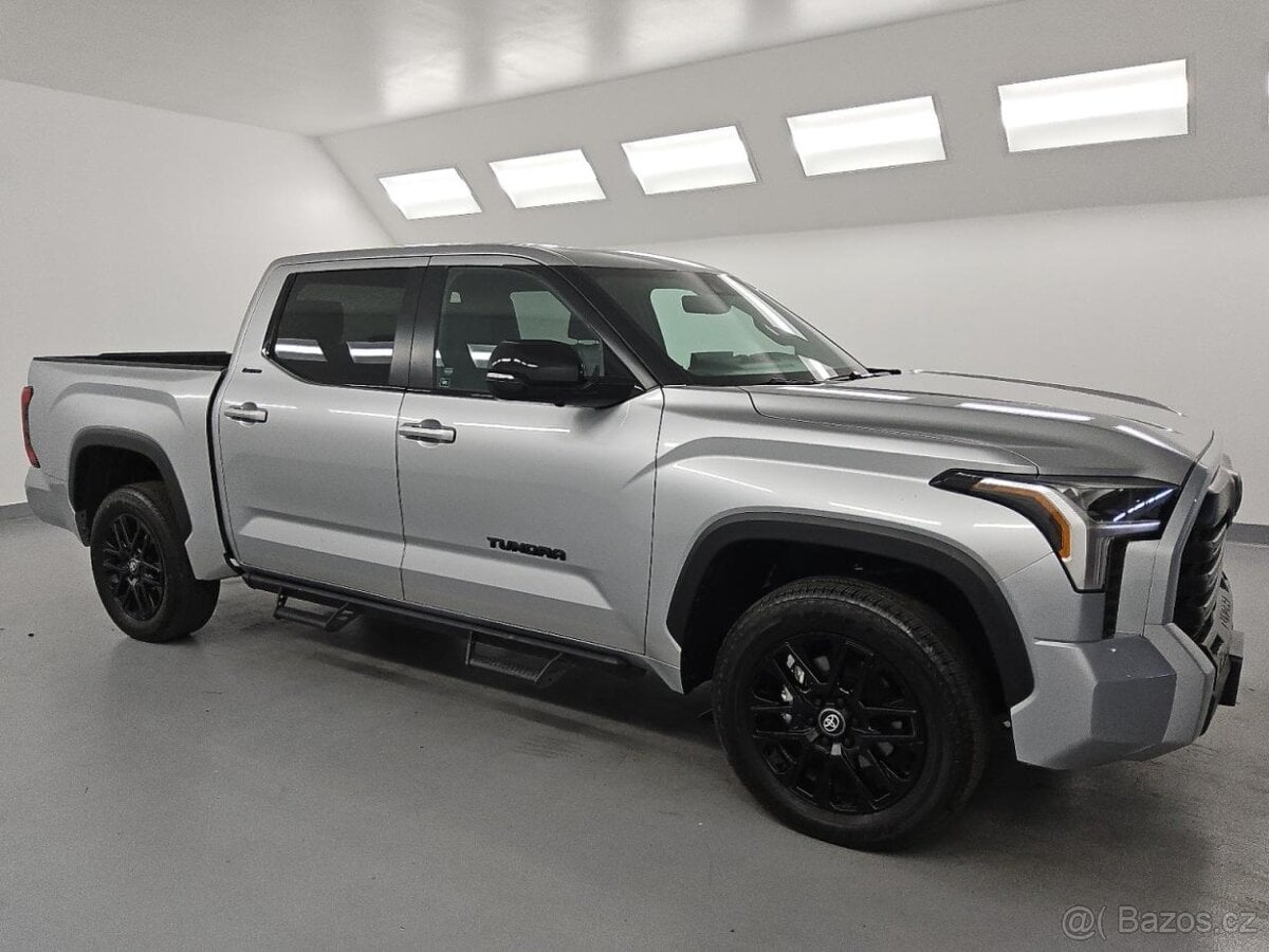 TOYOTA TUNDRA CREWMAX LIMITED 2025