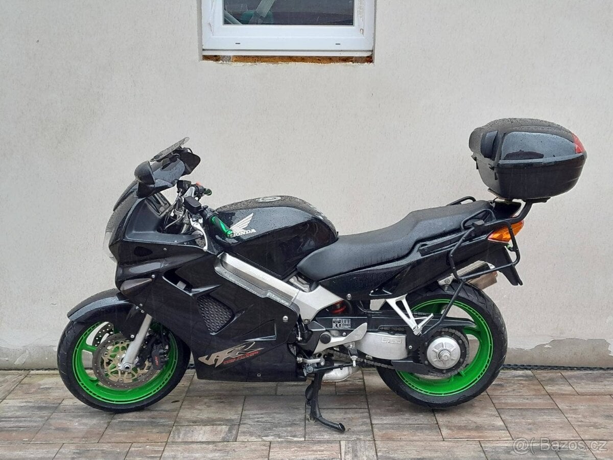 Honda VFR 800 FI, pèkný stav, po velkém servisu