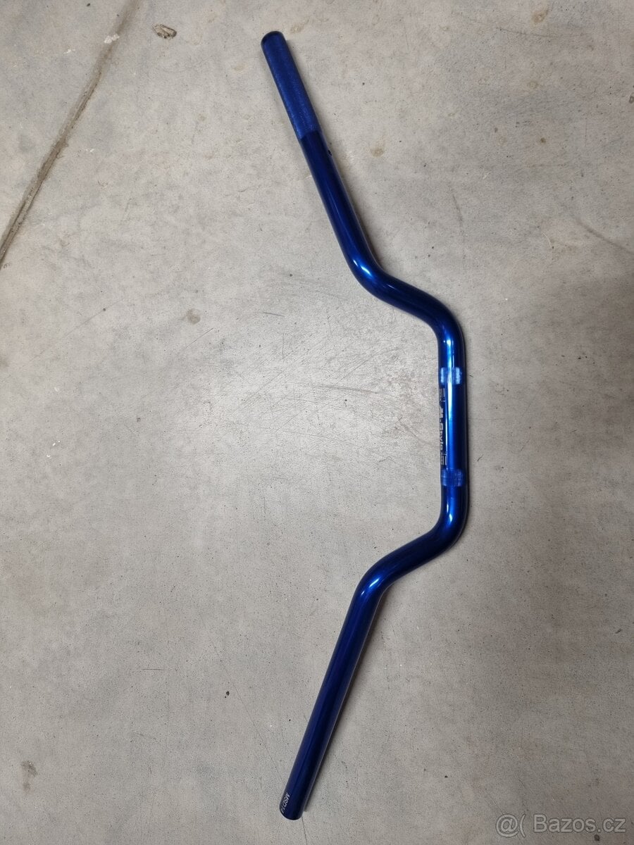 Řídítka Yamaha MT07 modrá. Cena 1000 Kč.