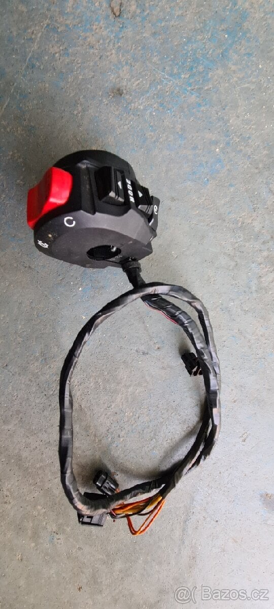 Pravý přepínač Suzuki GSX-R1300 Hayabusa