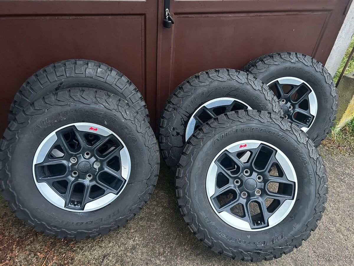 Jeep Wrangler sada z roku 2021 BF Allterrain 255/75 r17