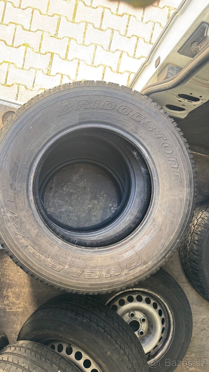 Bridgestone 265/65 r17 Toyota Hilux