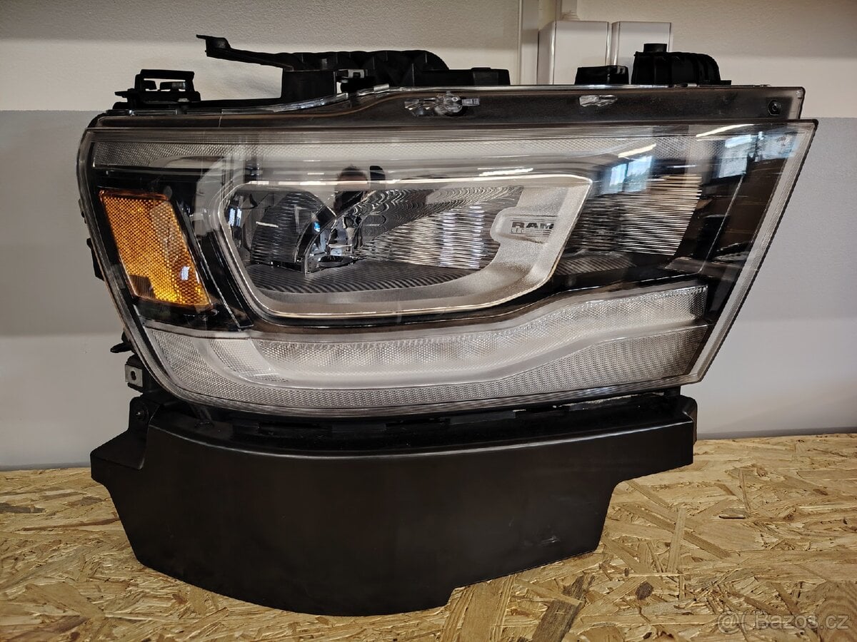 Přední světlo RAM 1500
