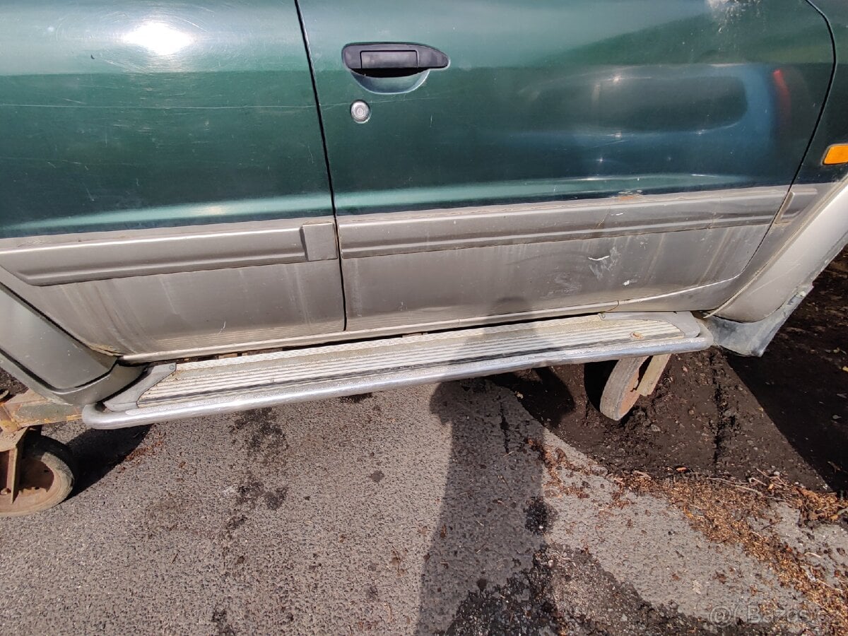 Prodám nášlapy Nissan patrol y61
