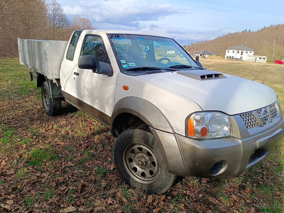 Nissan Navara NP 300 sklápěč třístranný 2011