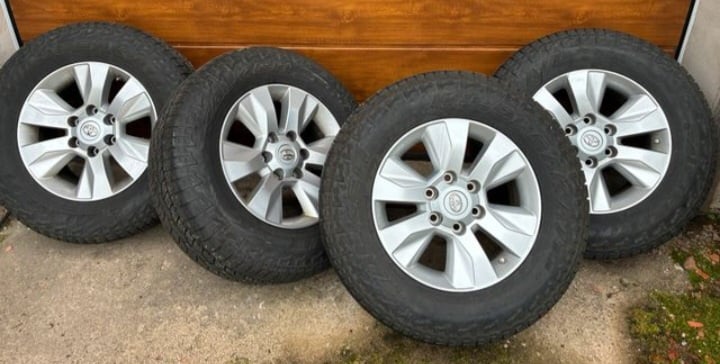 ale kola TOYOTA HILUX