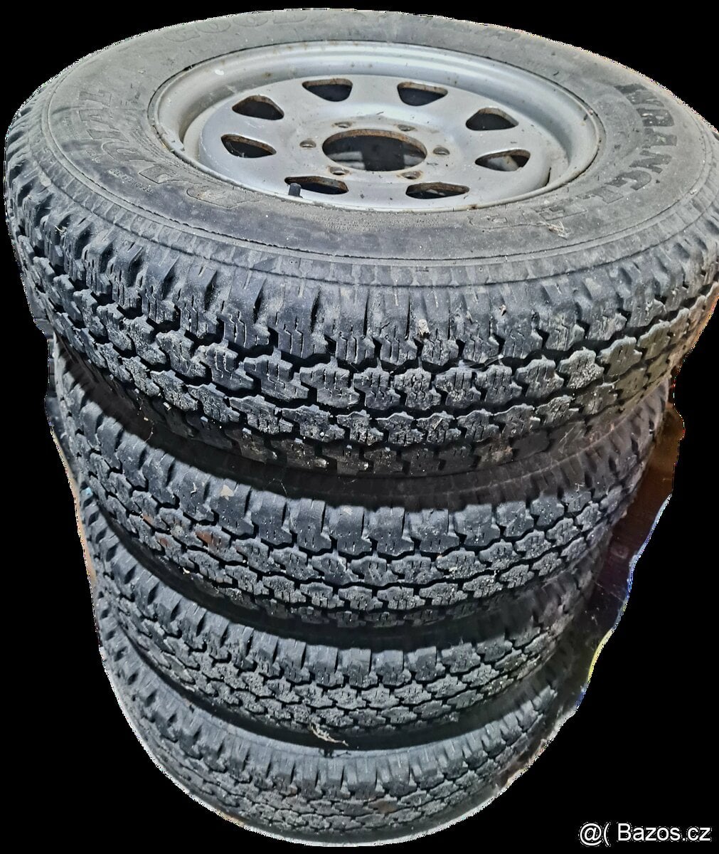 Obutá zimní kola Nissan 6x139,7 205R16 Patrol Navara Terrano