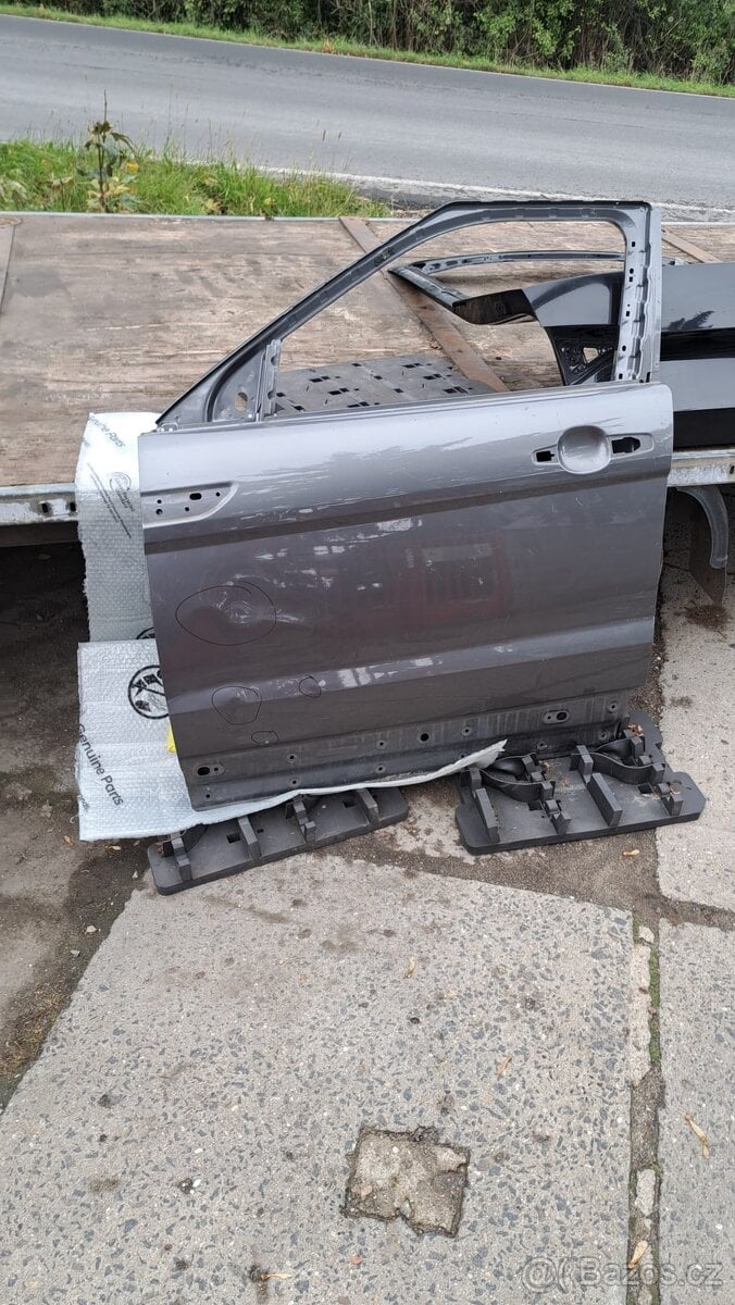 Levé přední dveře range rover Evoque Lehce pomackane viz fo