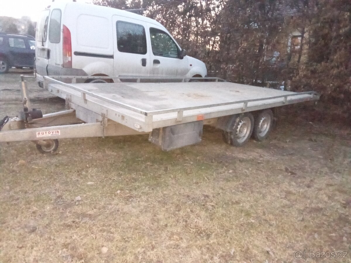 Autoprepravnik kára na auta Agados Adam