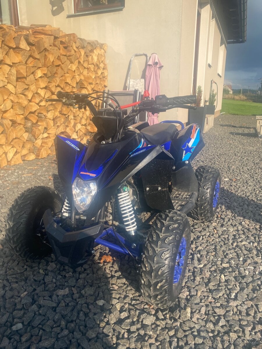 Dětská motorová čtyřkolka