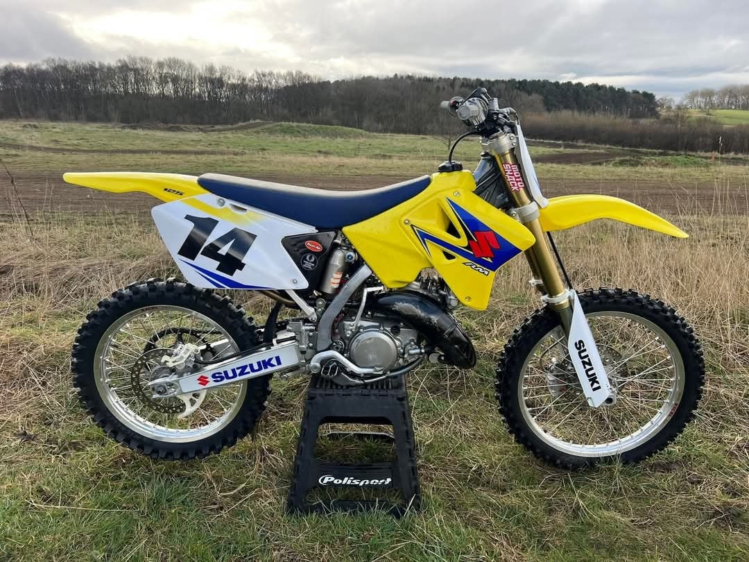 Suzuki RM 125. Koupím válec s přívěrou