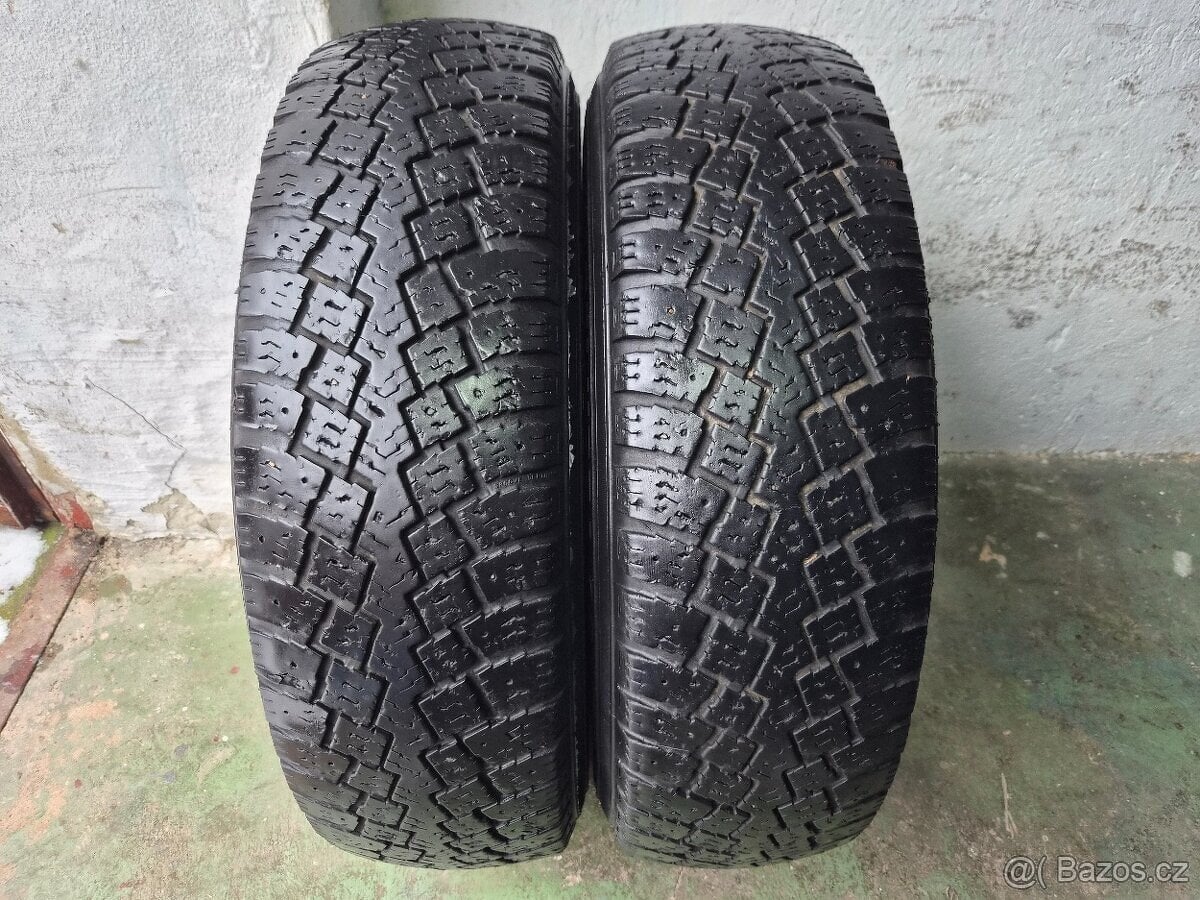 Pár zimních dodávkových pneu Nokian Hakkapeliitta 205 R16C