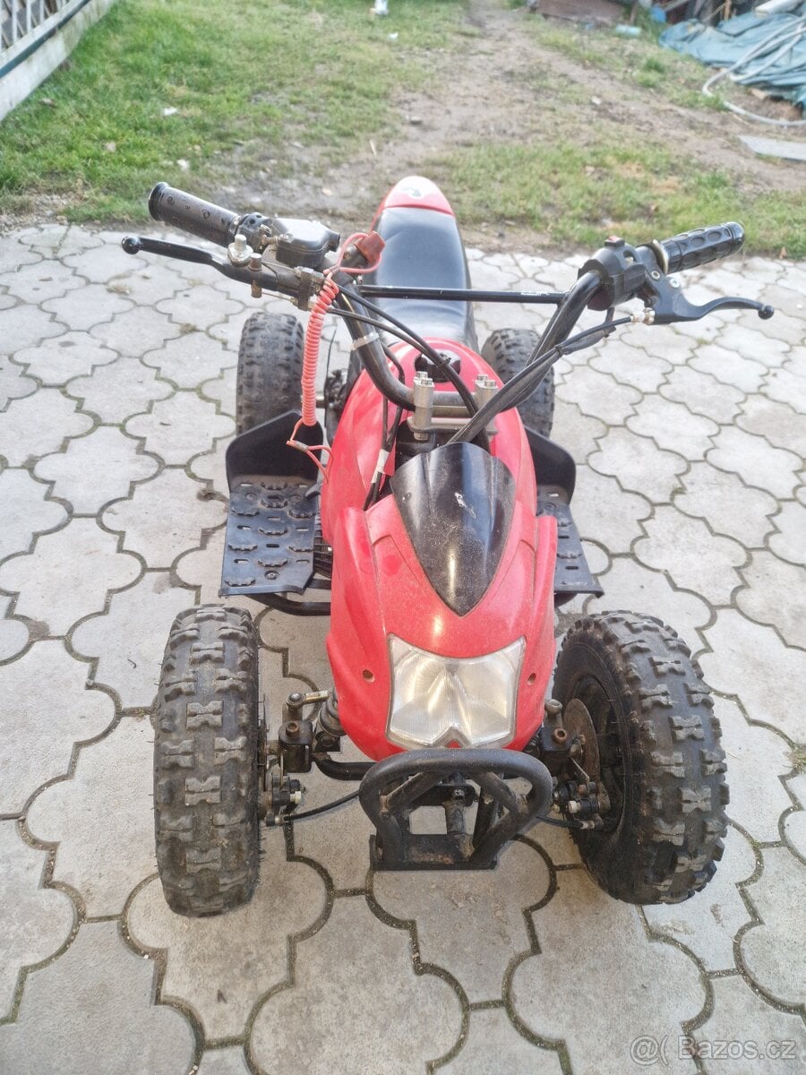 Dětská čtyřkolka funkční