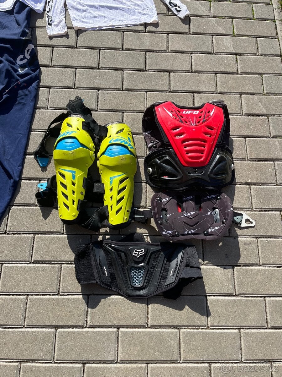 Vybavení na motocross