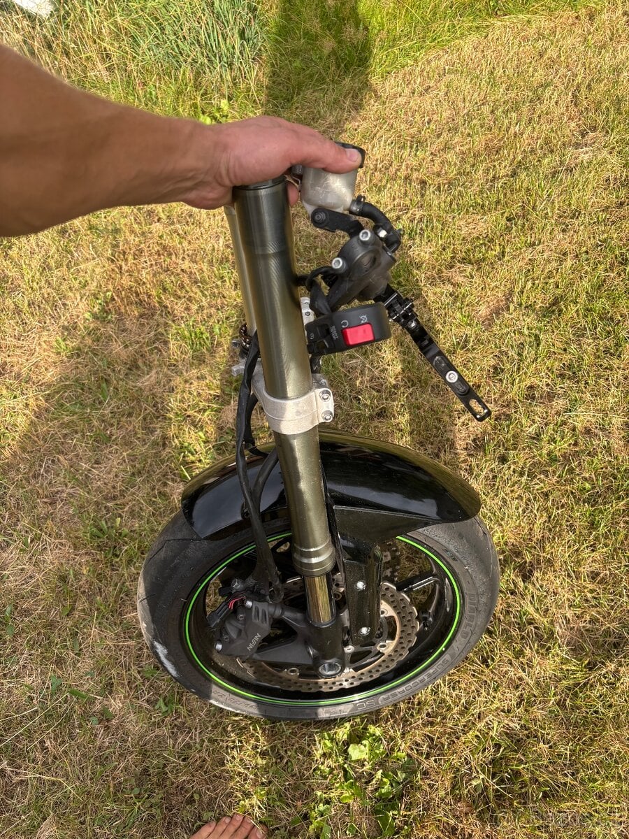 Vidlice kolo bryle brzdy na Kawasaki Zx6R Ninja 09-12