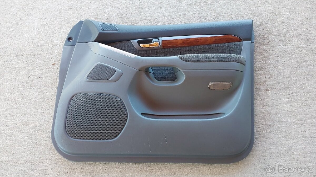 Toyota LC 120 – Polstrování dveří  pravé přední 5dv