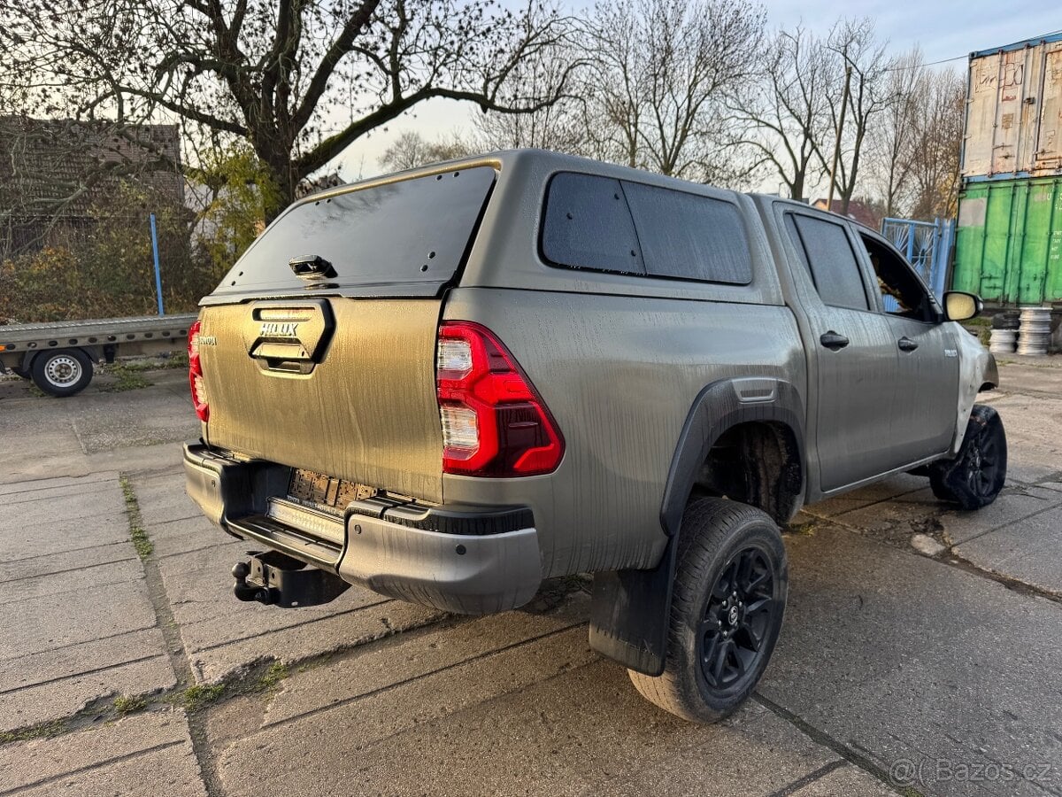 Toyota Hilux DOUBLE CAB INVINCIBLE SPORT