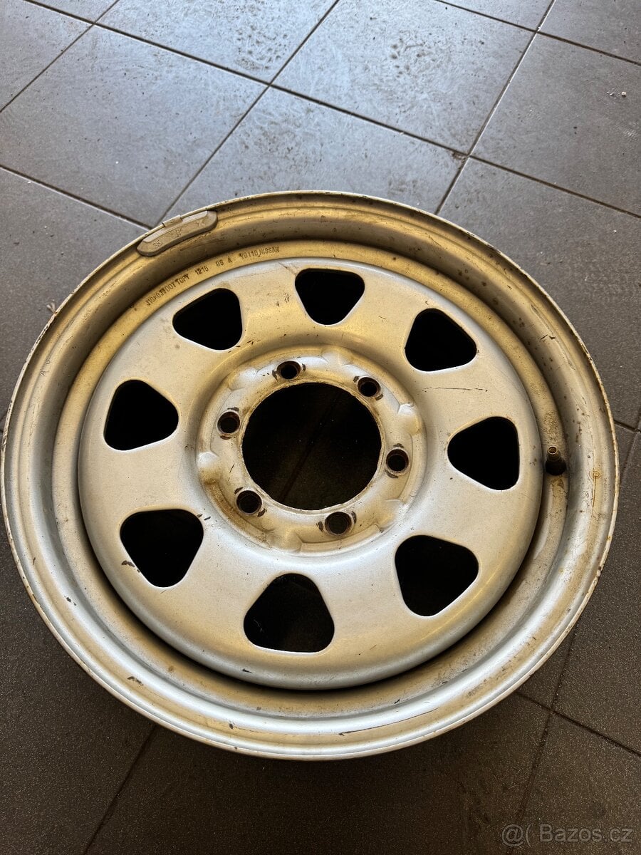 Plechové disky originál Nissan patrol r16