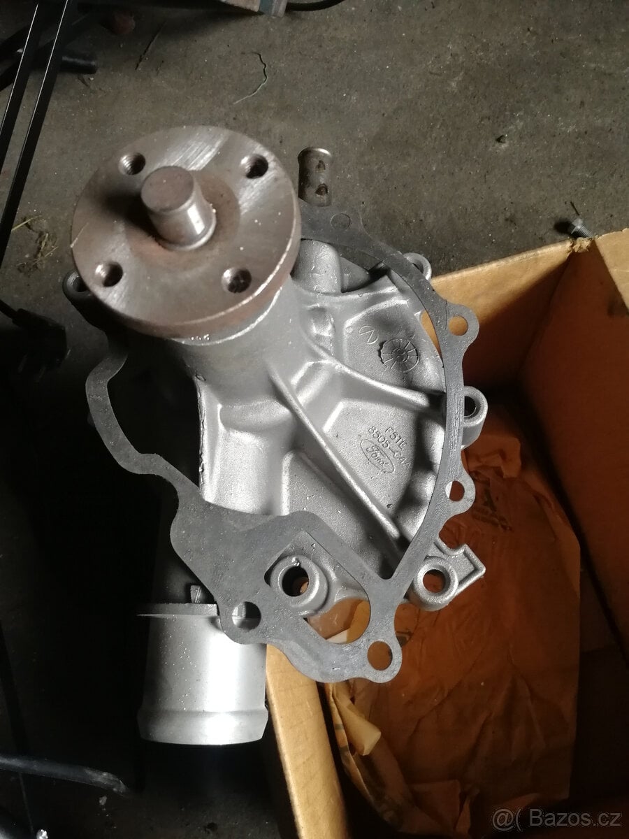Prodám vodní pumpu Motorcraft F3TZ-8501-C (Ford V8 5,8L)