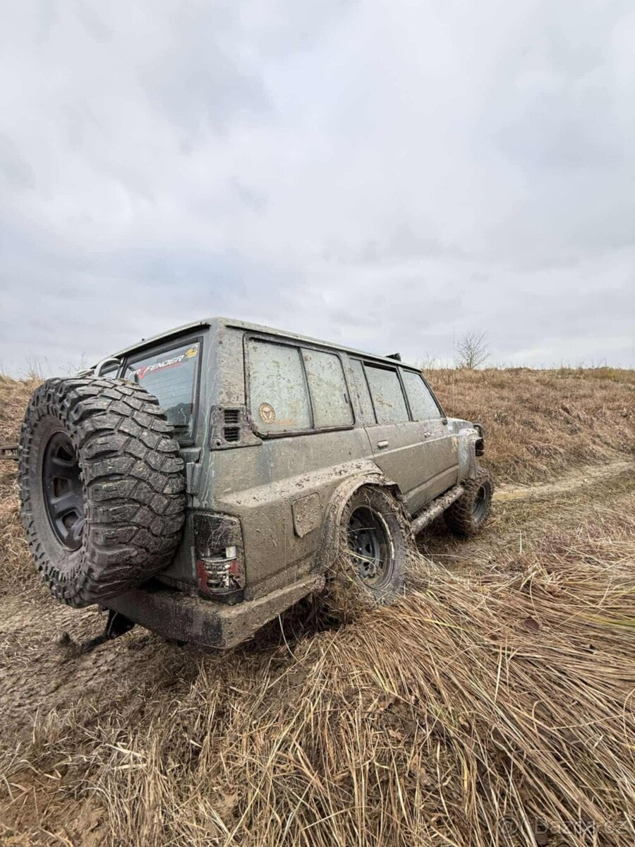 Nissan Patrol Y60 zadni pevnostní nárazník