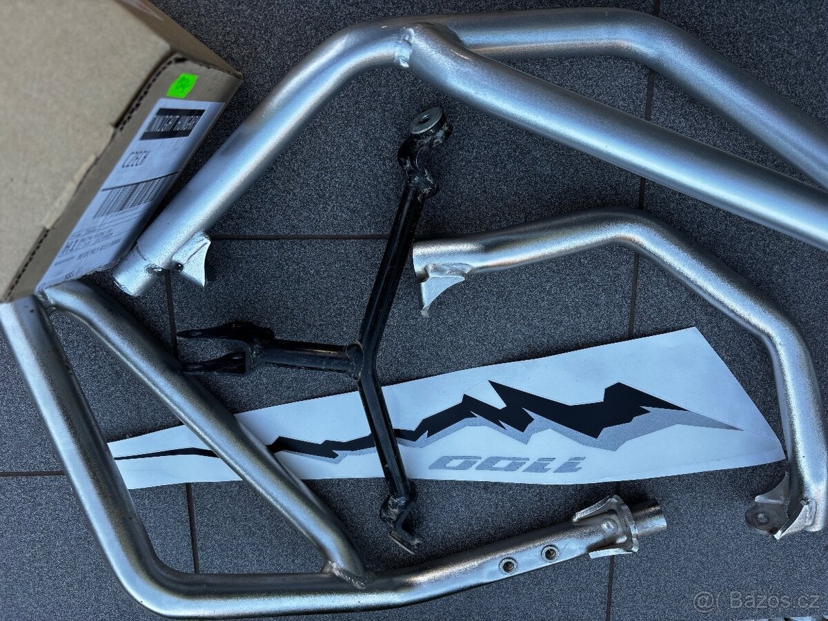 Honda Afrika Twin 1100 padáky