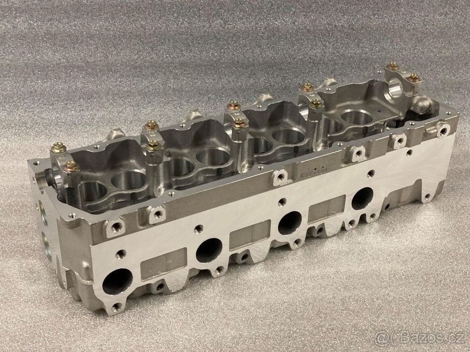 Hlava valcov motora Toyota Land Cruiser 1KZT 1KZT-E