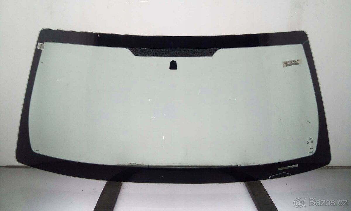 Jeep Cherokee čelní sklo