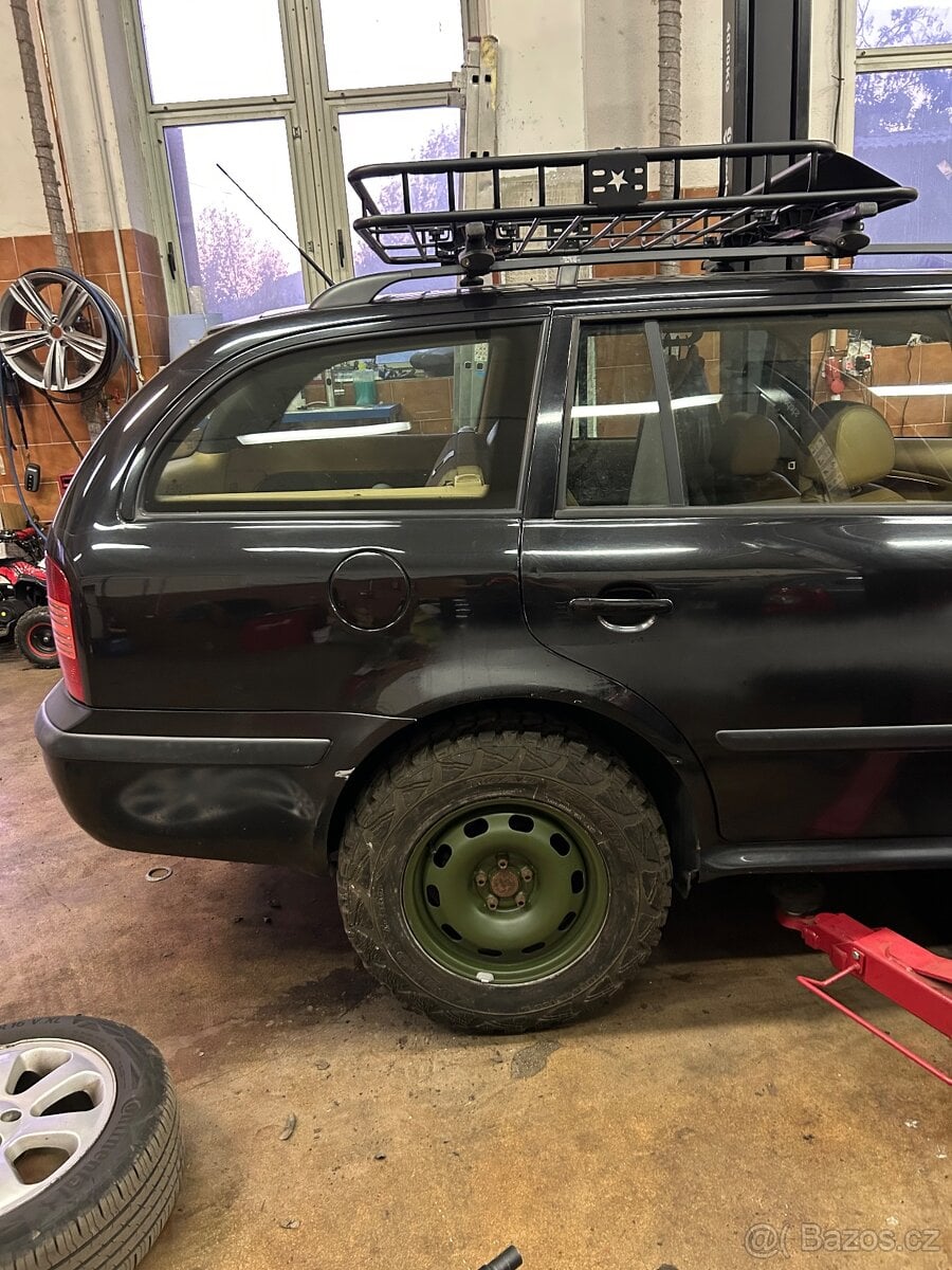 Offroad pneu Kumho 195 R15 100Q s disky 5x100