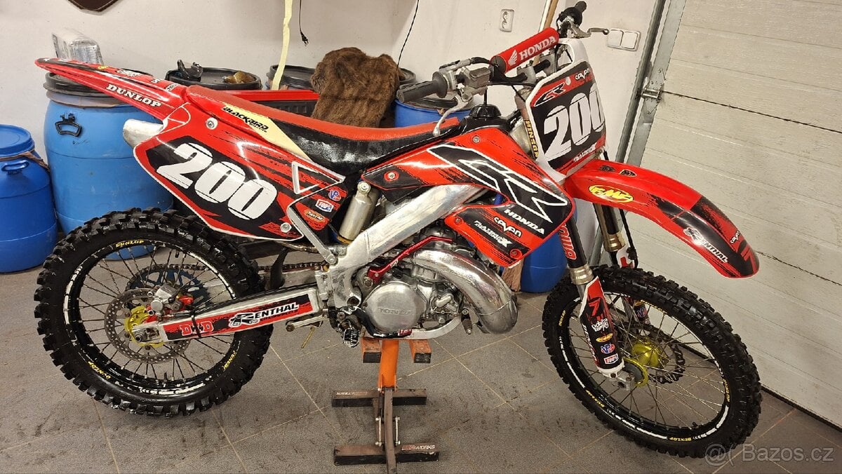 Honda cr 250 2t krasný stav nd díly