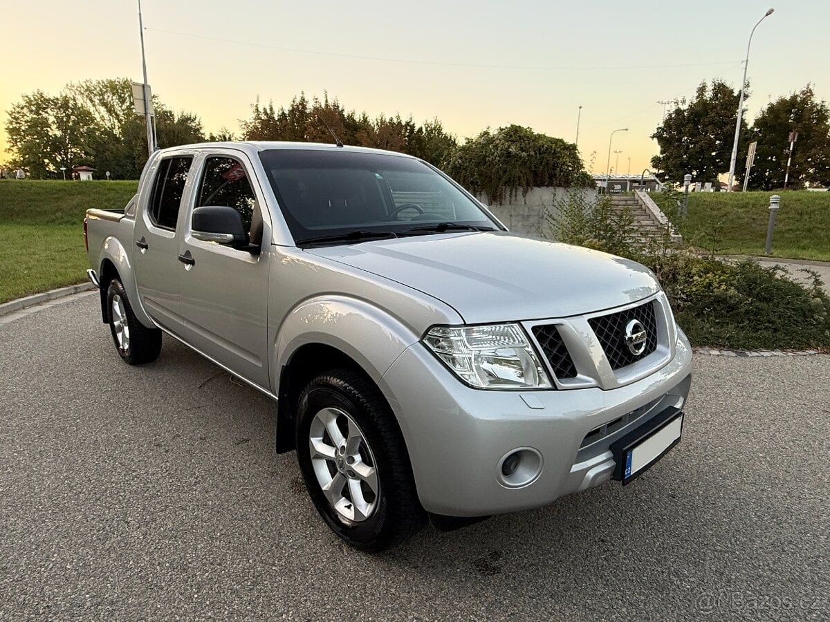 Nissan Navara 2.5CDi 106KW, RV:2015, Nové pneu, Nová STK
