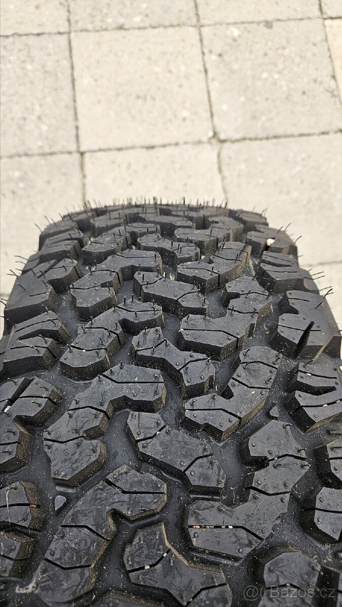 215/65 R16 celoroční A/T