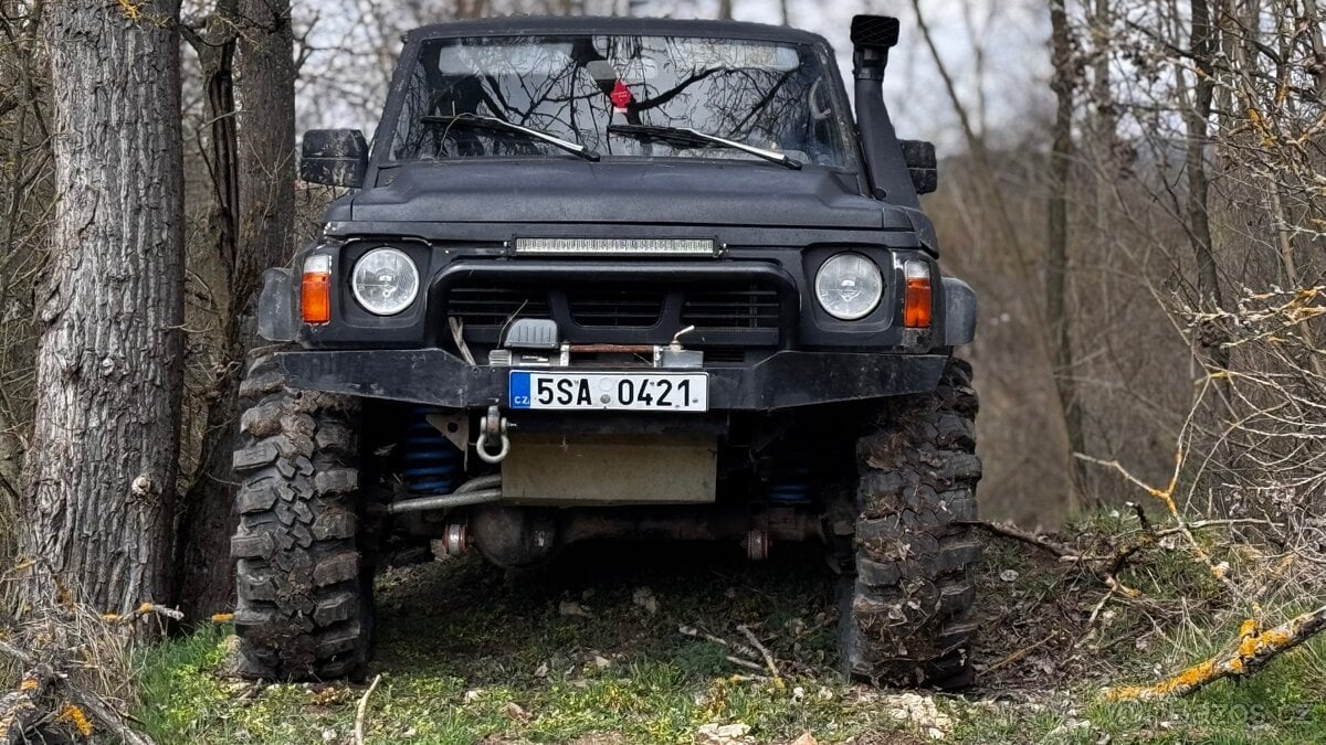 Nissan patrol y60 dily z tohoto vozu....motor uz neni