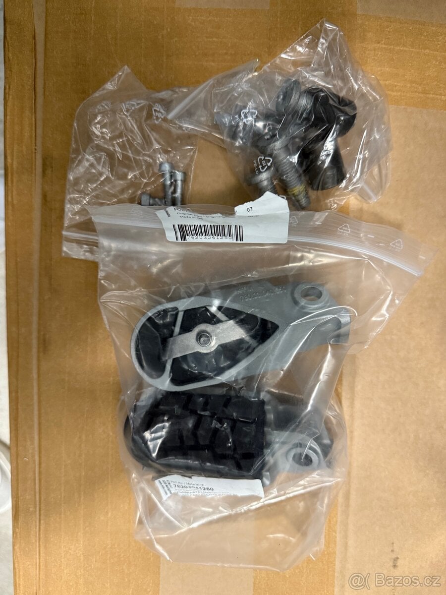 KTM 890 Adventure R - originální stupačky