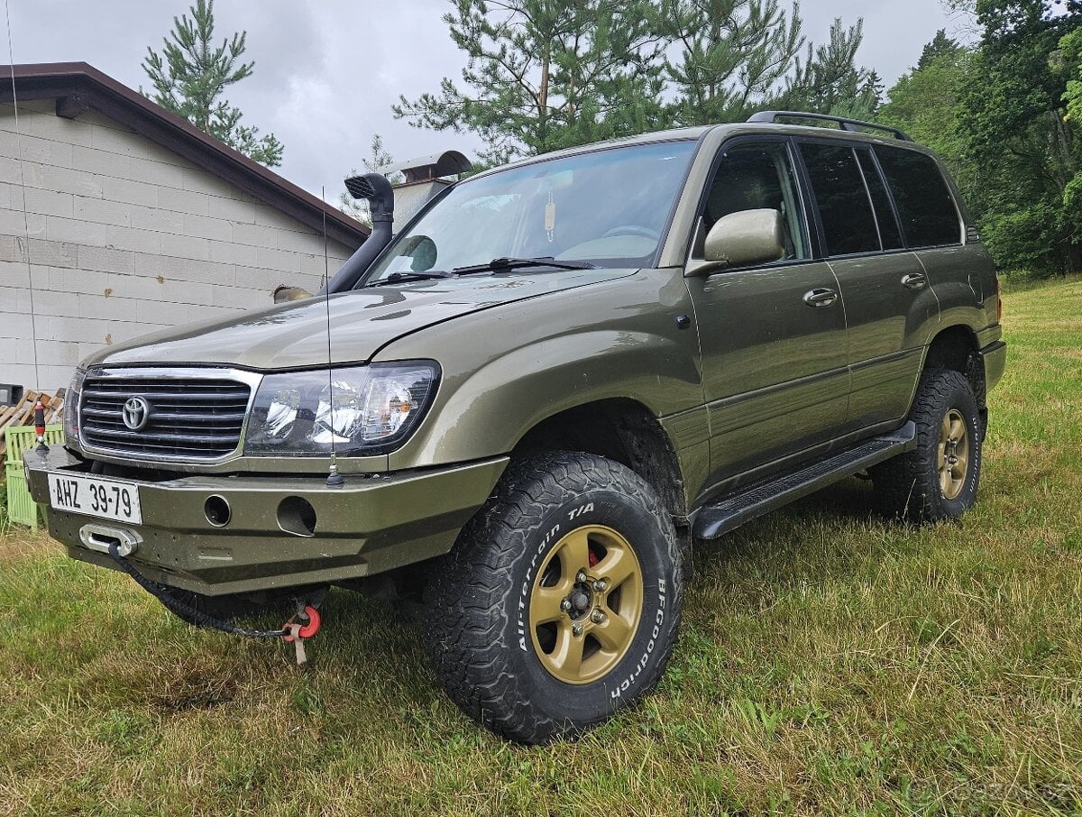 TOYOTA Land Cruiser 100